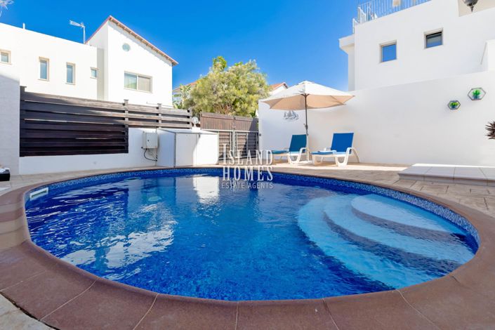 Image No.8-2 Bed Semi-Detached for sale