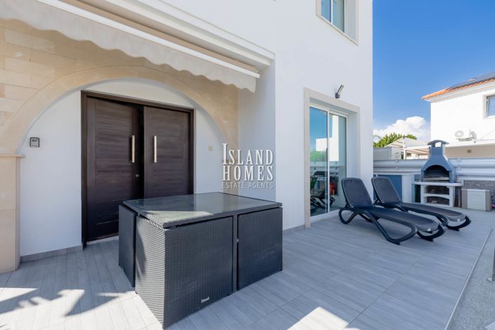Image No.11-2 Bed Villa / Detached for sale