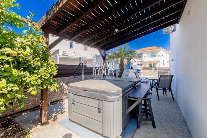 Image No.7-2 Bed Villa / Detached for sale