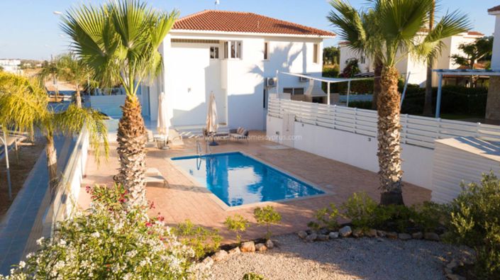 Image No.3-3 Bed Villa for sale