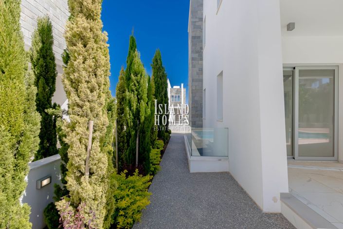 Image No.40-5 Bed Villa for sale