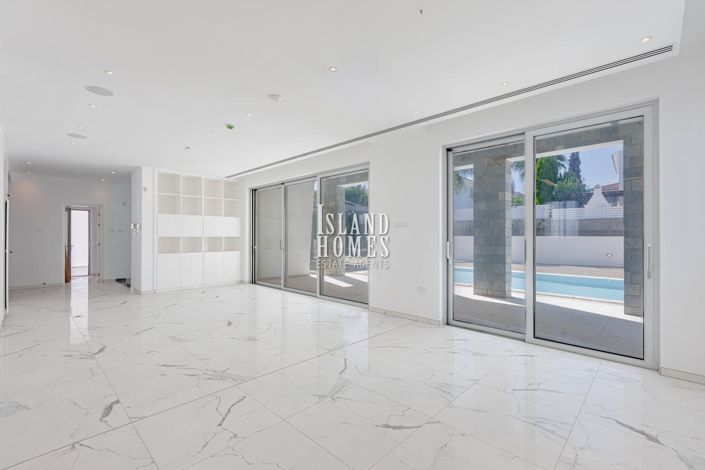 Image No.12-5 Bed Villa / Detached for sale