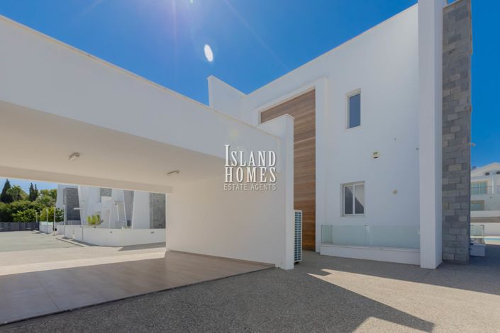 Image No.27-5 Bed Villa / Detached for sale