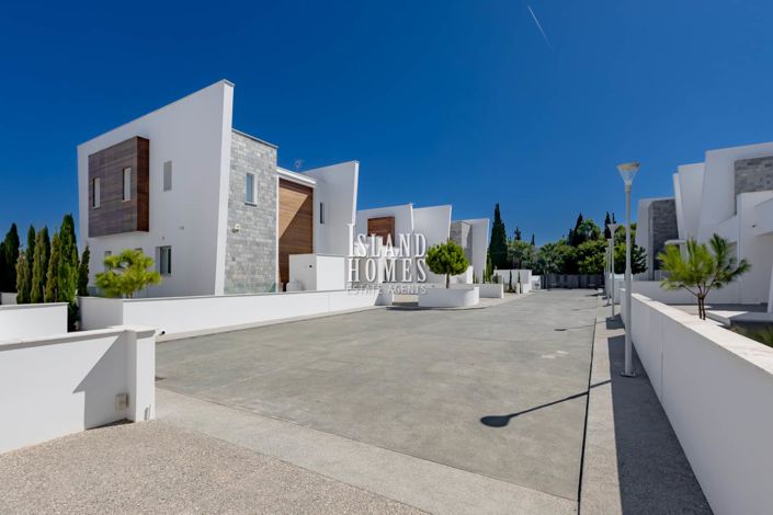 Image No.38-5 Bed Villa / Detached for sale