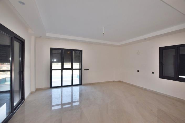 Image No.12-4 Bed Villa / Detached for sale