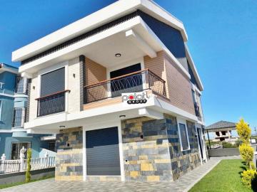 5 Bed Villa / Detached for sale