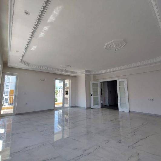 Image No.4-3 Bed Apartment for sale