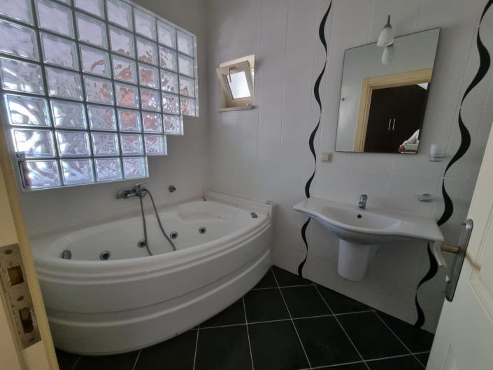 Image No.10-3 Bed Villa / Detached for sale