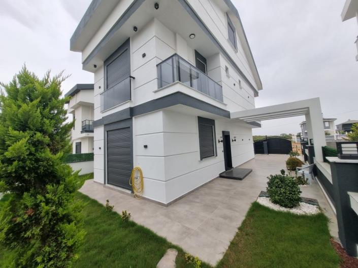 Image No.8-4 Bed Villa / Detached for sale