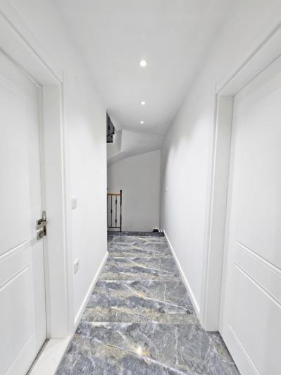 Image No.18-5 Bed Semi-Detached for sale