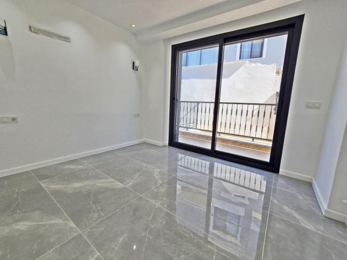 Image No.25-5 Bed Semi-Detached for sale