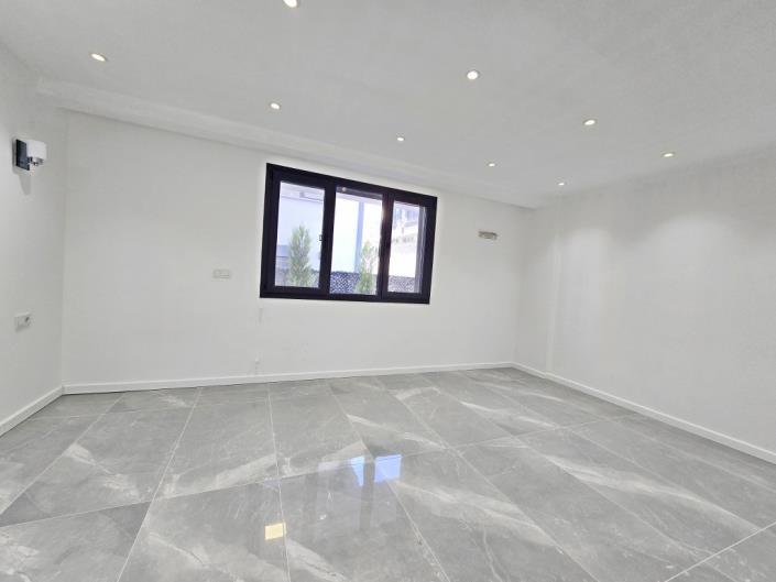 Image No.32-5 Bed Semi-Detached for sale