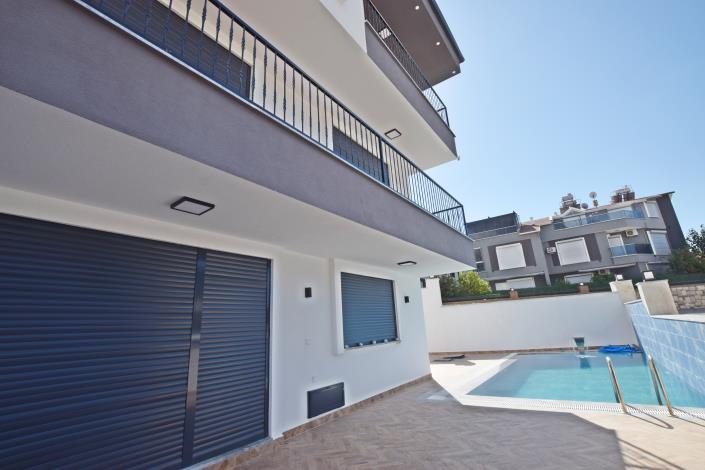 Image No.8-5 Bed Semi-Detached for sale