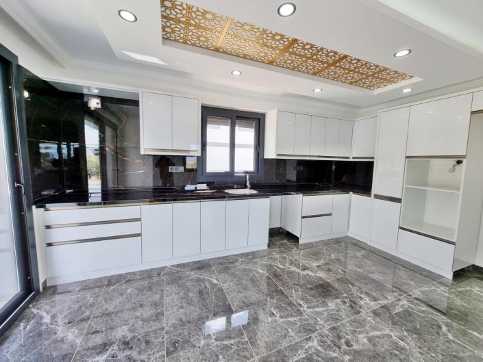 Image No.13-4 Bed Villa / Detached for sale