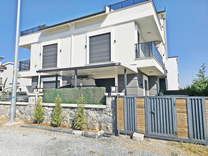 Image No.3-3 Bed Semi-Detached for sale