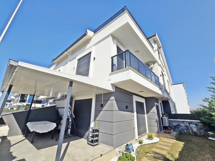 Image No.5-3 Bed Semi-Detached for sale