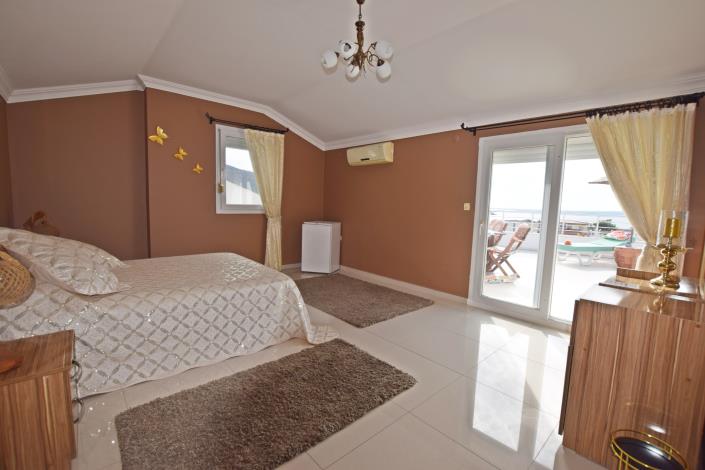 Image No.39-6 Bed Villa / Detached for sale