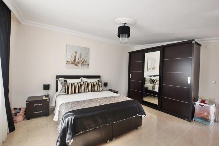 Image No.31-4 Bed Duplex for sale