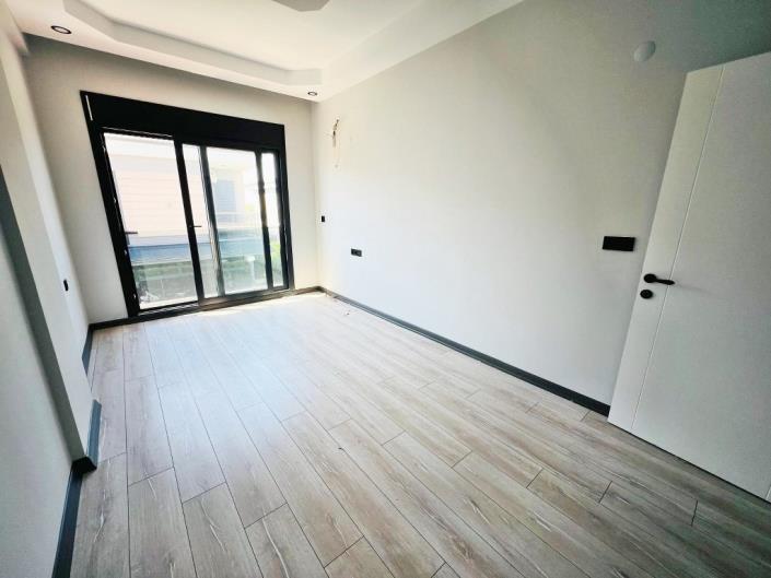 Image No.30-3 Bed Semi-Detached for sale