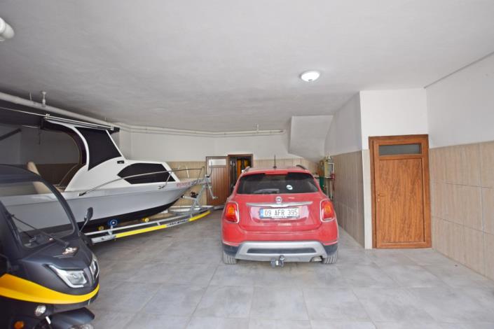 Image No.13-6 Bed Villa / Detached for sale