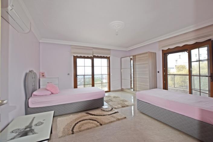 Image No.28-6 Bed Villa / Detached for sale