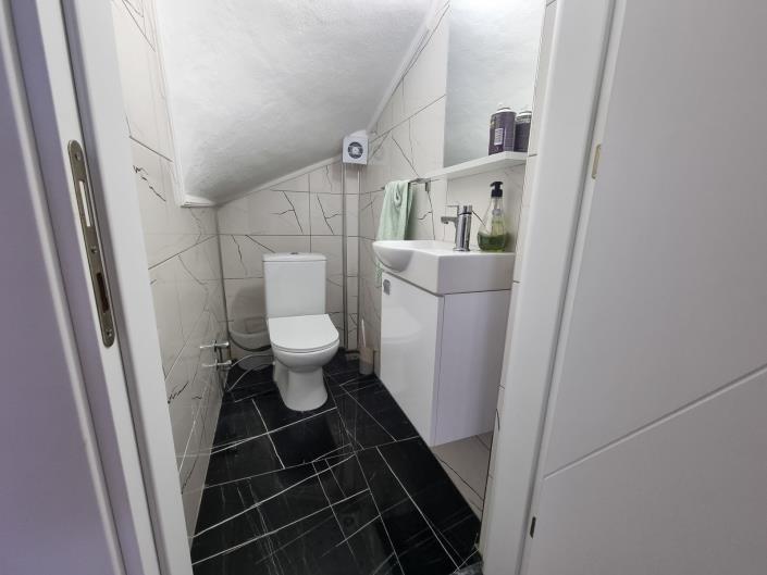 Image No.16-3 Bed Semi-Detached for sale