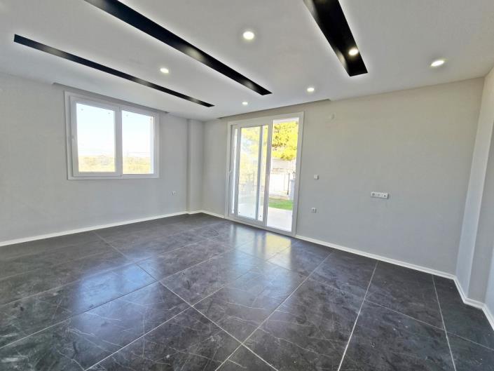 Image No.11-3 Bed Semi-Detached for sale