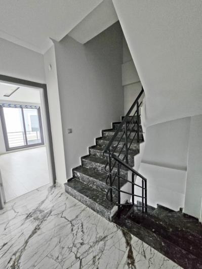 Image No.13-3 Bed Semi-Detached for sale