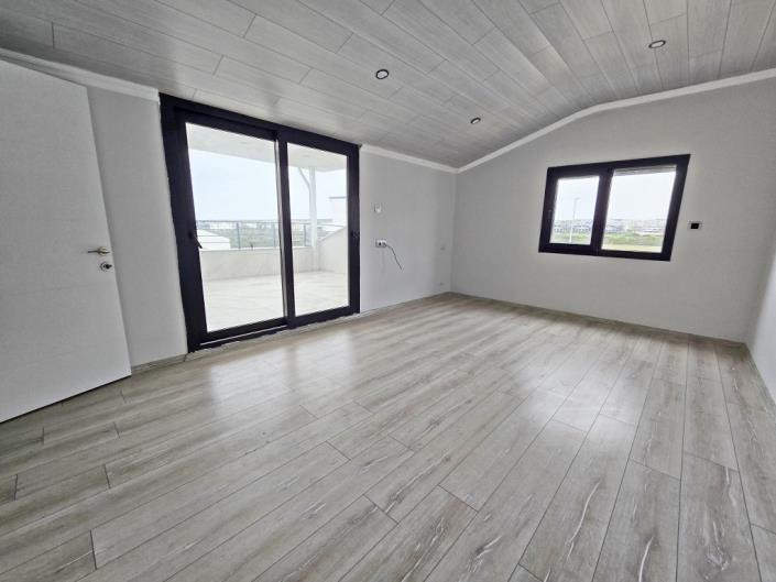 Image No.22-3 Bed Semi-Detached for sale