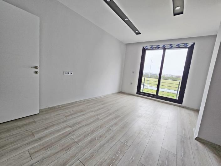 Image No.14-3 Bed Semi-Detached for sale