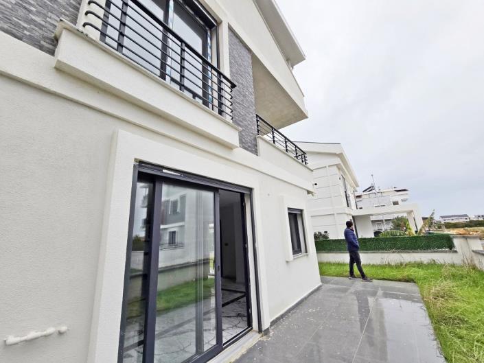 Image No.4-3 Bed Semi-Detached for sale