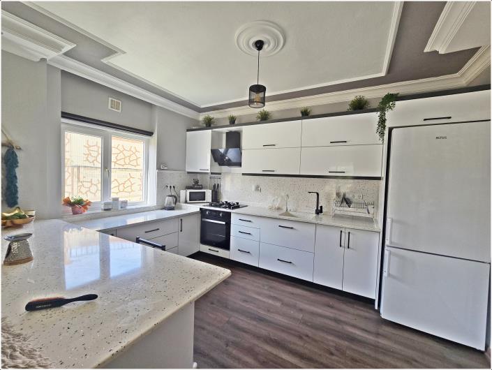 Image No.18-3 Bed Apartment for sale