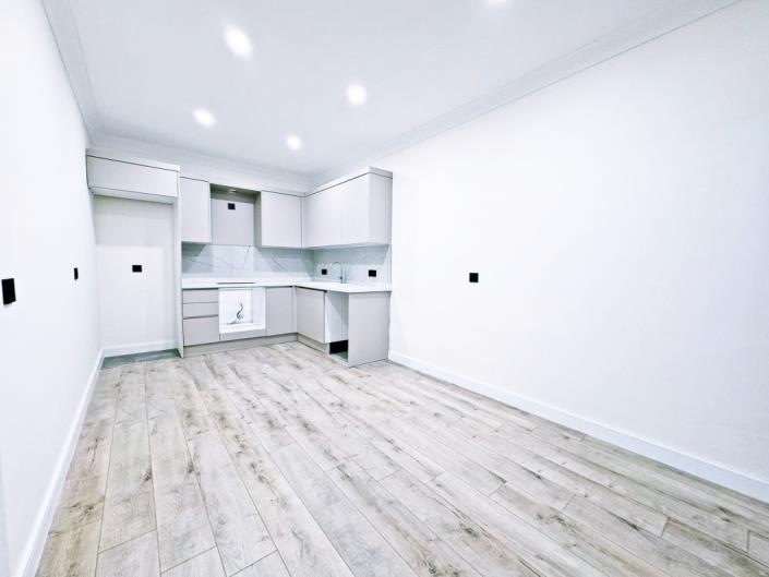 Image No.7-3 Bed Duplex for sale