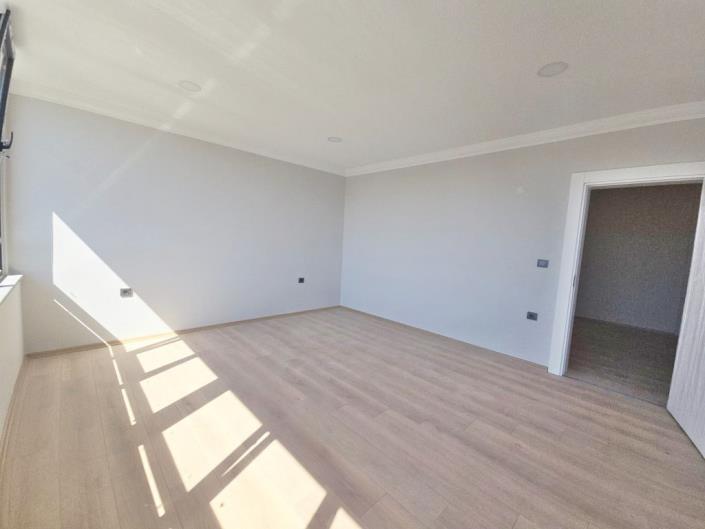 Image No.14-3 Bed Duplex for sale