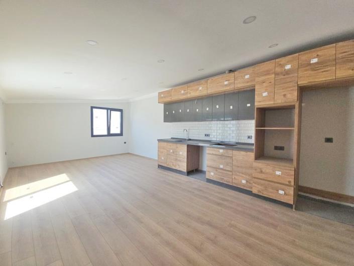 Image No.8-3 Bed Duplex for sale