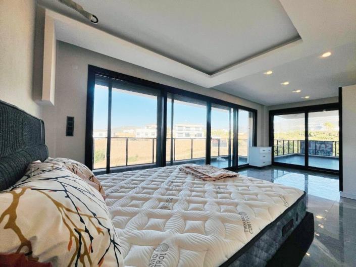 Image No.19-5 Bed Villa / Detached for sale