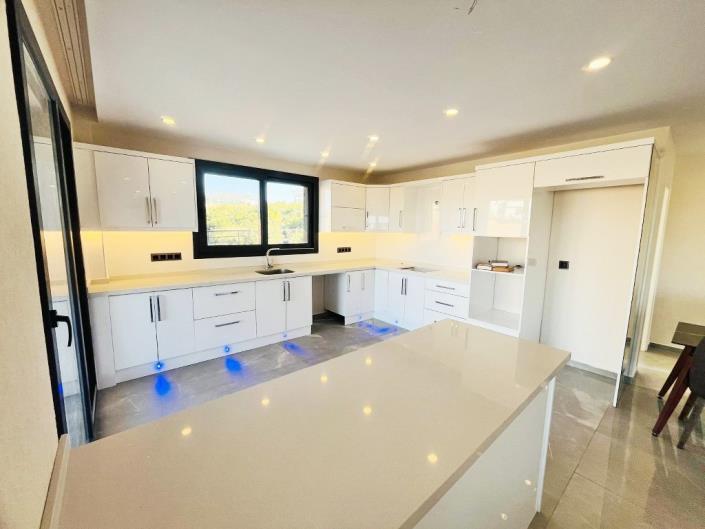 Image No.12-5 Bed Villa / Detached for sale