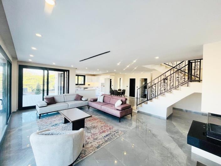 Image No.11-5 Bed Villa / Detached for sale