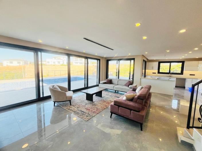 Image No.10-5 Bed Villa / Detached for sale