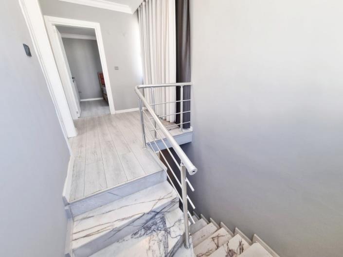 Image No.20-4 Bed Duplex for sale