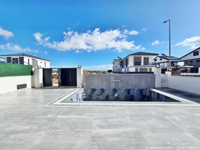 Image No.5-Villa / Détaché de 4 chambres à vendre à Altinkum