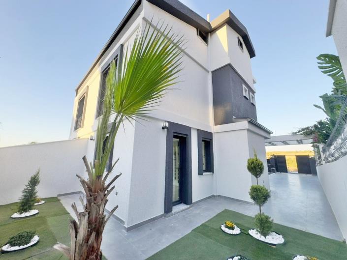 Image No.2-4 Bed Villa / Detached for sale