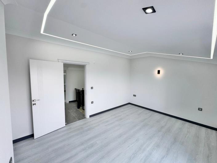 Image No.24-4 Bed Villa / Detached for sale