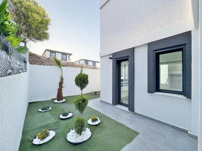 Image No.10-4 Bed Villa / Detached for sale