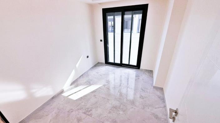 Image No.15-2 Bed Apartment for sale