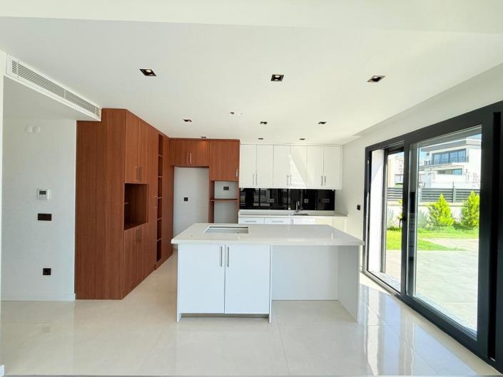 Image No.11-3 Bed Villa / Detached for sale