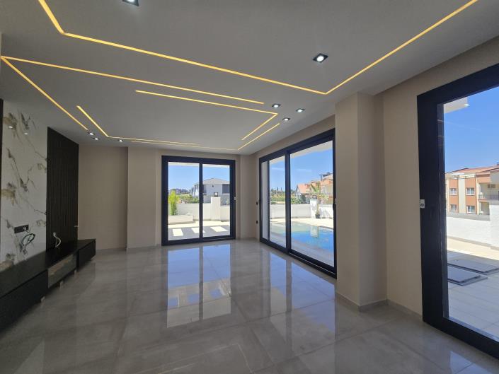 Image No.14-4 Bed Villa / Detached for sale