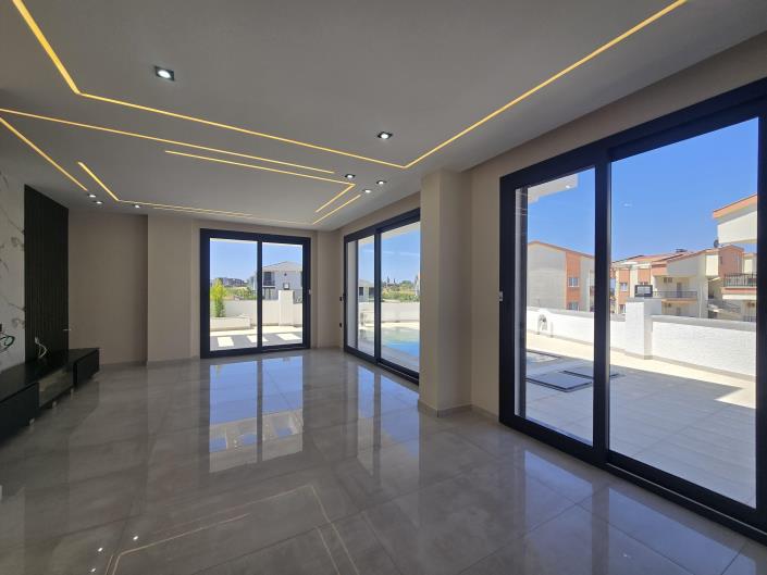 Image No.10-4 Bed Villa / Detached for sale