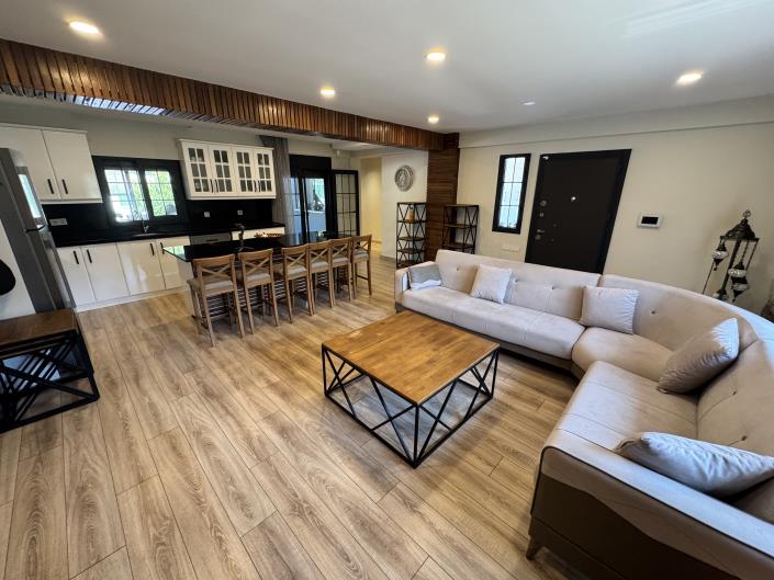 Image No.12-5 Bed Villa / Detached for sale