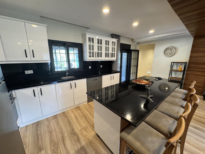 Image No.13-5 Bed Villa / Detached for sale